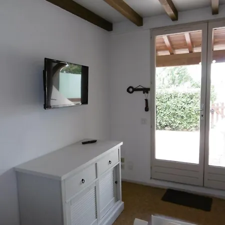 Villa T4 Au Bord Du Avec Terrasse, 6 Pers, Parking, Animaux Acceptes, Classee 1* - Fr-1-798-37