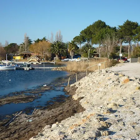 T4 Au Bord Du Avec Terrasse, 6 Pers, Parking, Animaux Acceptes, Classee 1* - Fr-1-798-37 Leucate